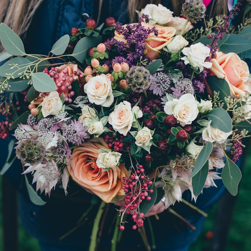 Fleurs sur une sépulture entretenue